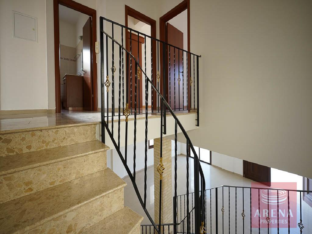 4 bed house in Aradippou - stairs
