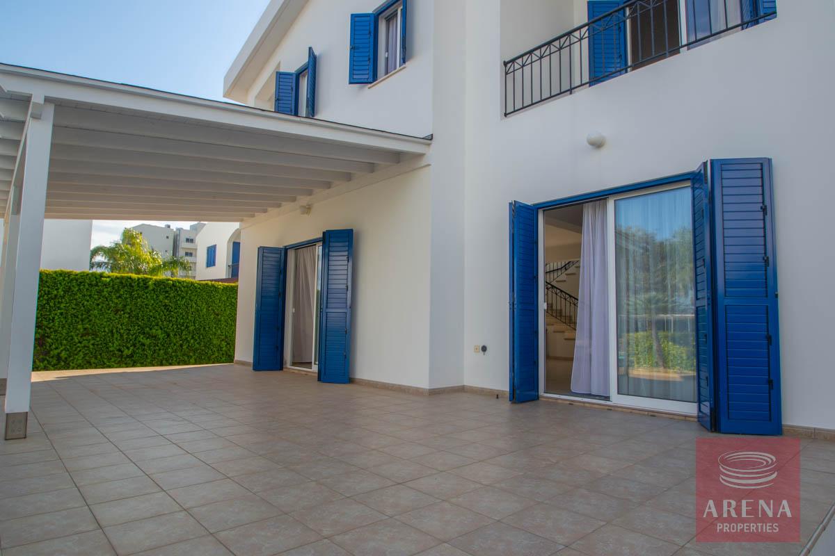 4 bed villa in Protaras - veranda
