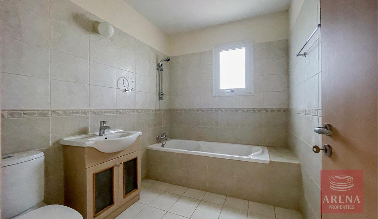 Flat in Kapparis for sale - bathroom