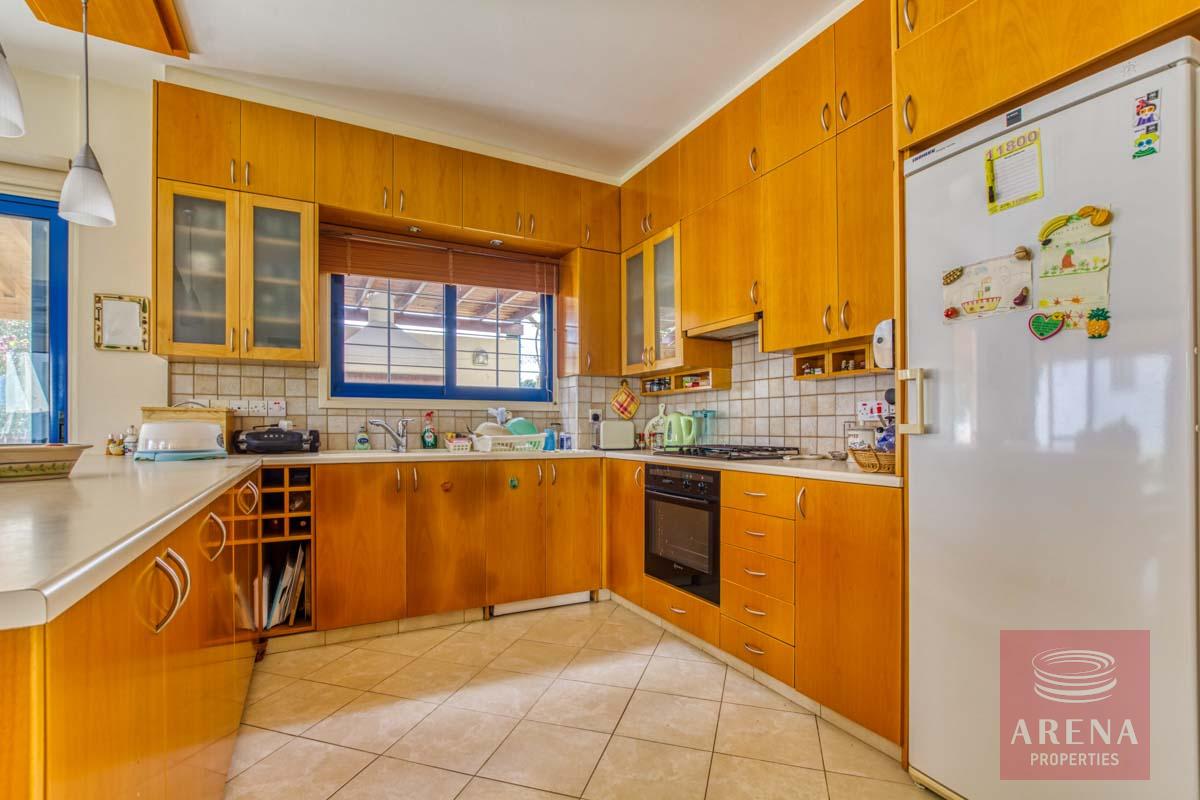 6 bed villa in Protaras - kitchen