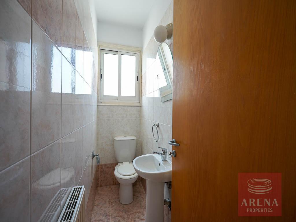 3 Bed apt in Agios Nikolaos - guest wc