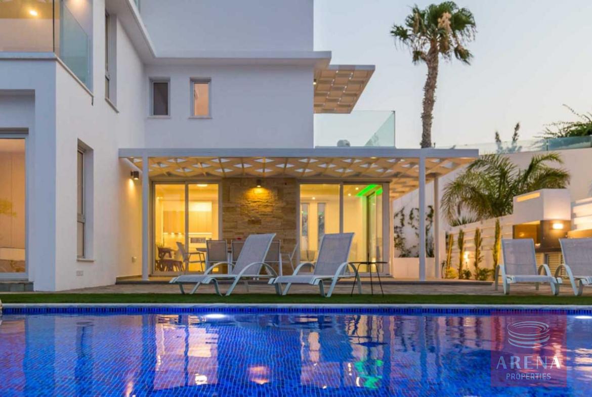 Villa in Cape Greco to buy