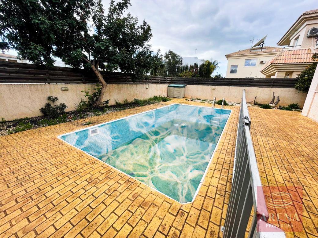 House for sale in Kapparis - pool