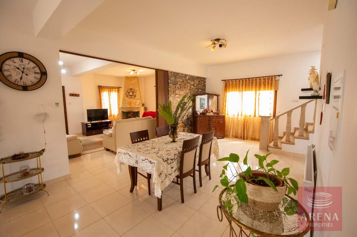 3 bed villa in Sotira - dining area