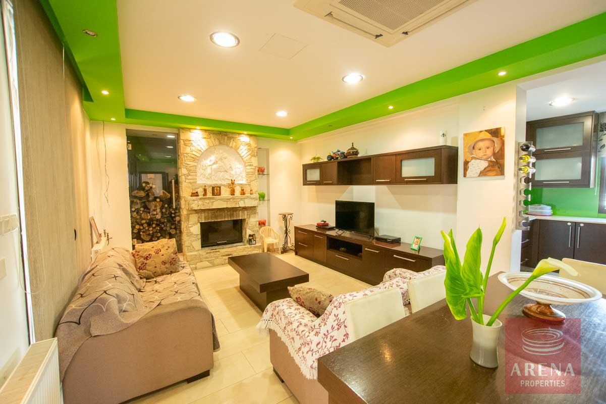 4 BED HOUSE FOR SALE - SITTING AREA