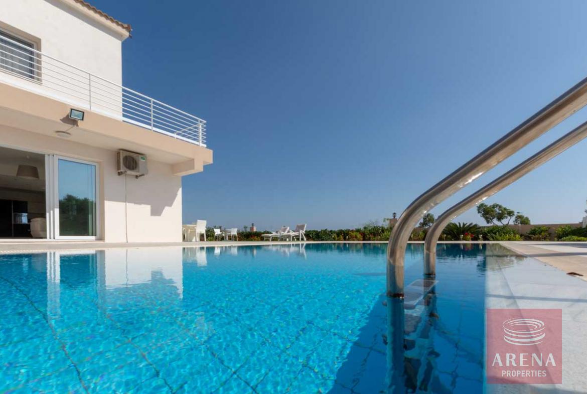 4 bed villa in Protaras - pool