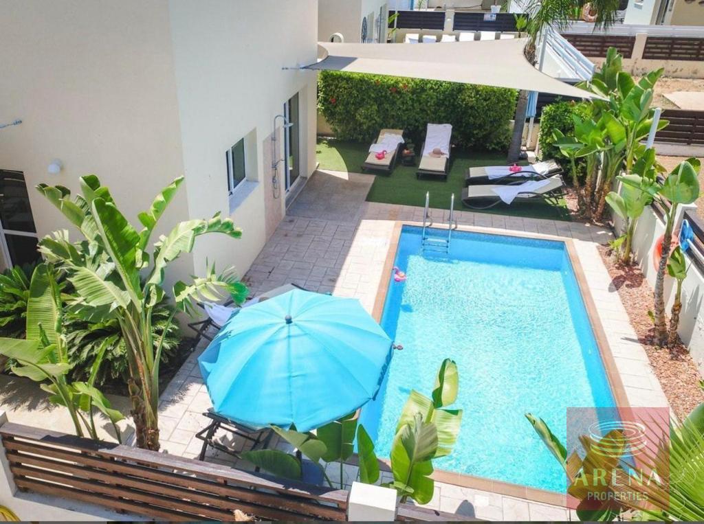 Villa for rent in Pernera - pool