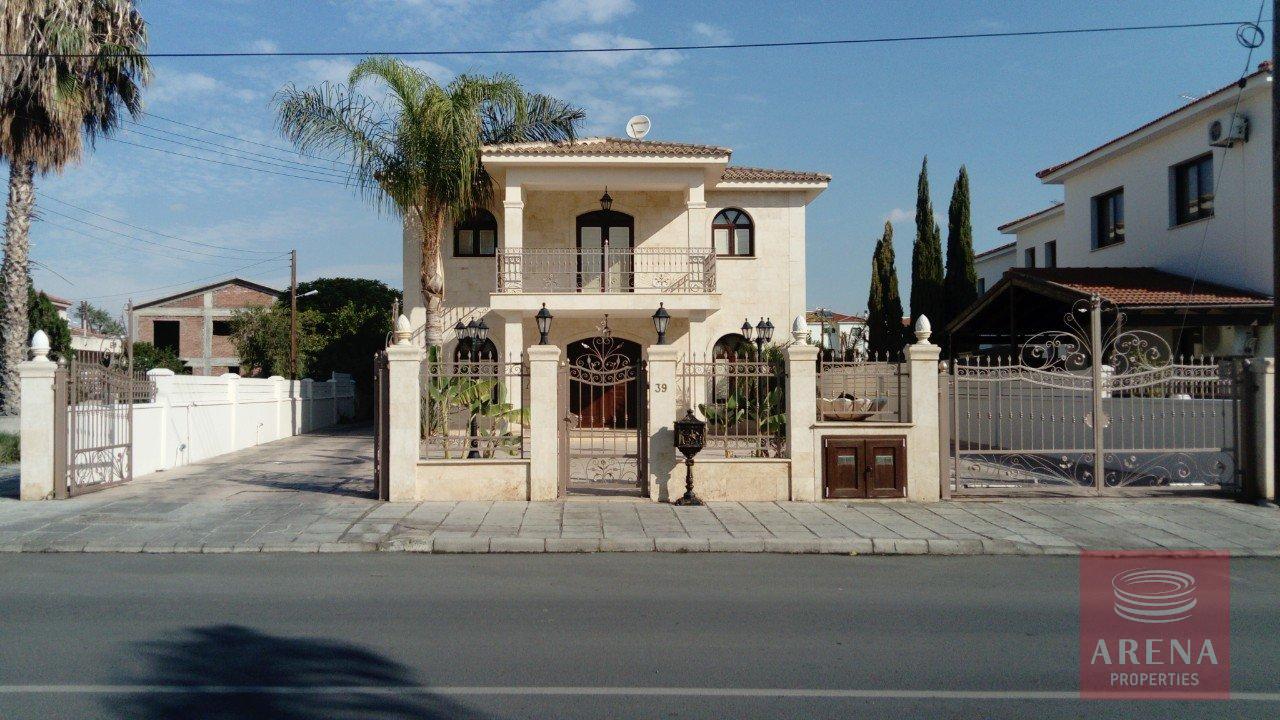 1 villa in aradippou 5202