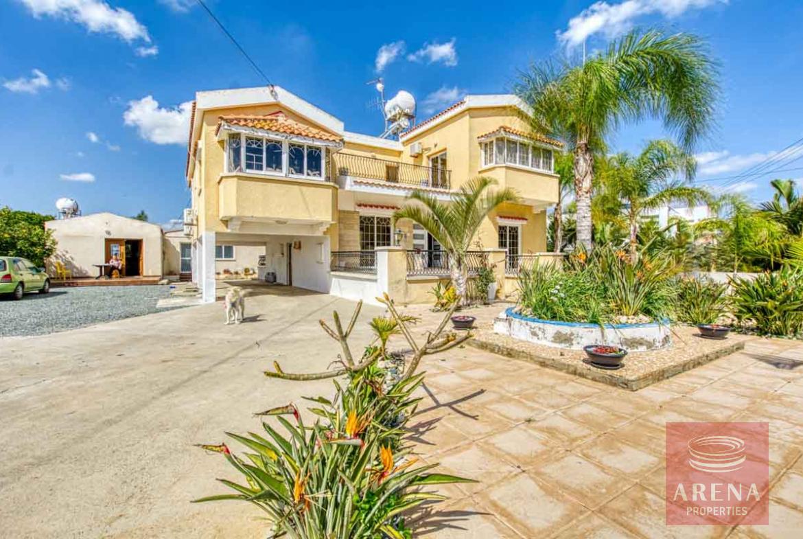 4 BED VILLA IN PARALIMNI FOR SALE