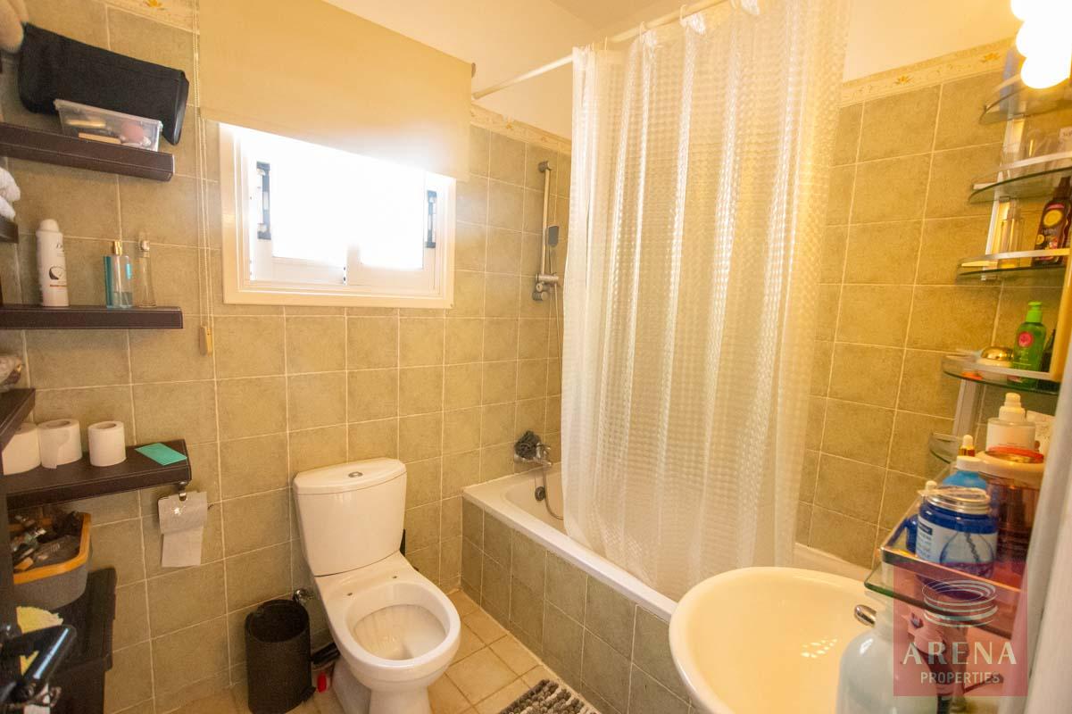 2 Bed House for sale in Pervolia - bathroom