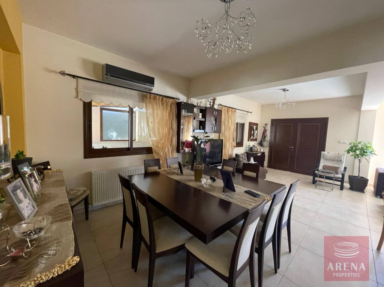 3 bed villa for sale in Strovolos - dining area