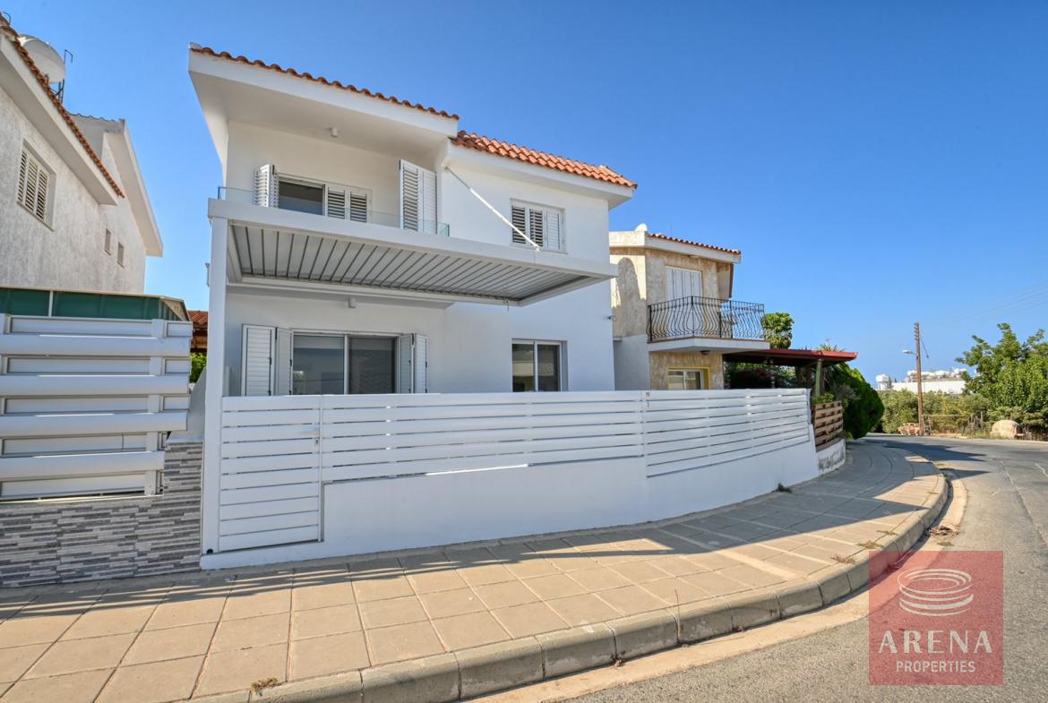 House with Deeds in Paralimni