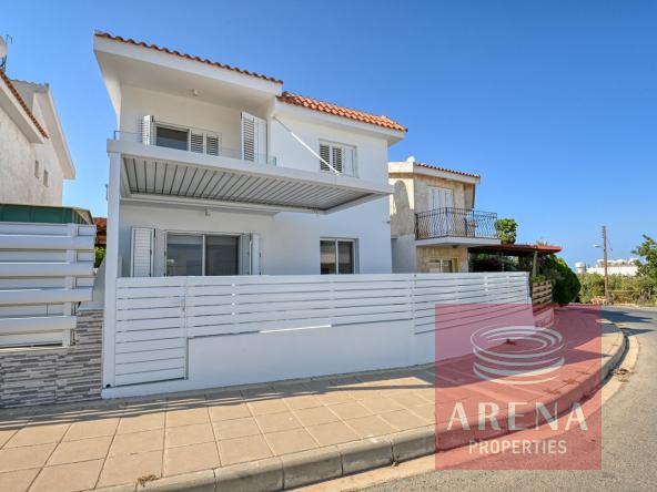 House with Deeds in Paralimni