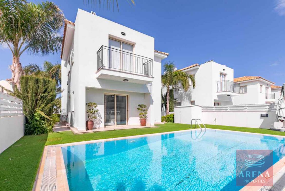 Villa for sale in Pernera