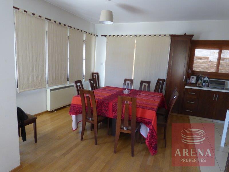5 Bed House in Aradippou - dining area