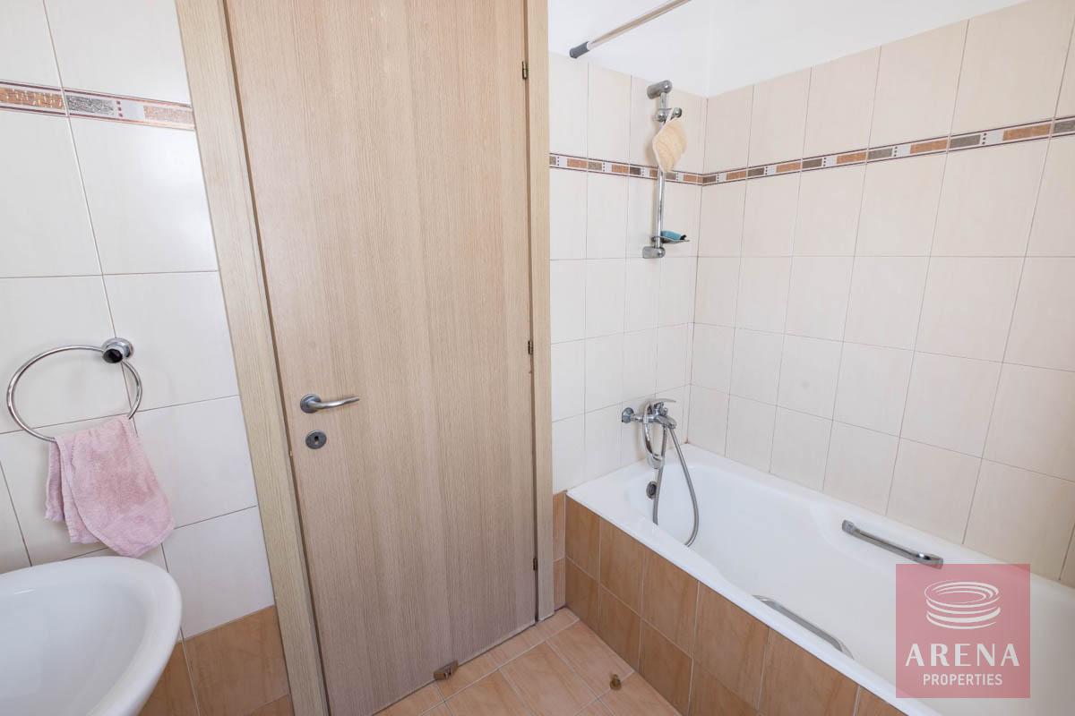 1 BED APT IN lIVADIA - BATHROOM