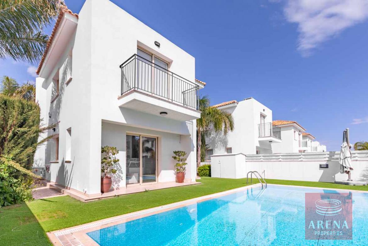 Villa for sale in Pernera - pool