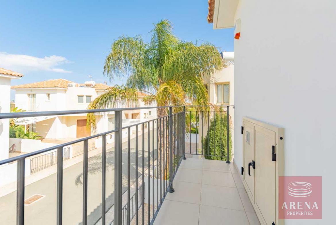 Villa for sale in Pernera - balcony