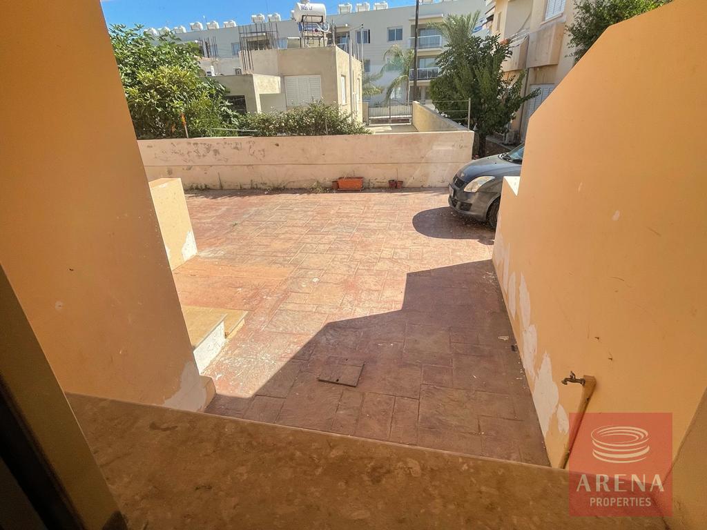 2 Bed Townhouse with Sea Views - back entrance