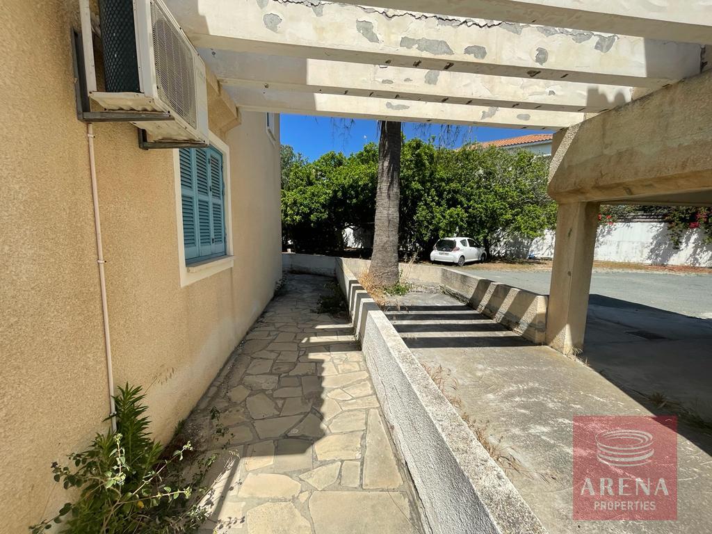 Semi-detached villa in Pervolia to buy