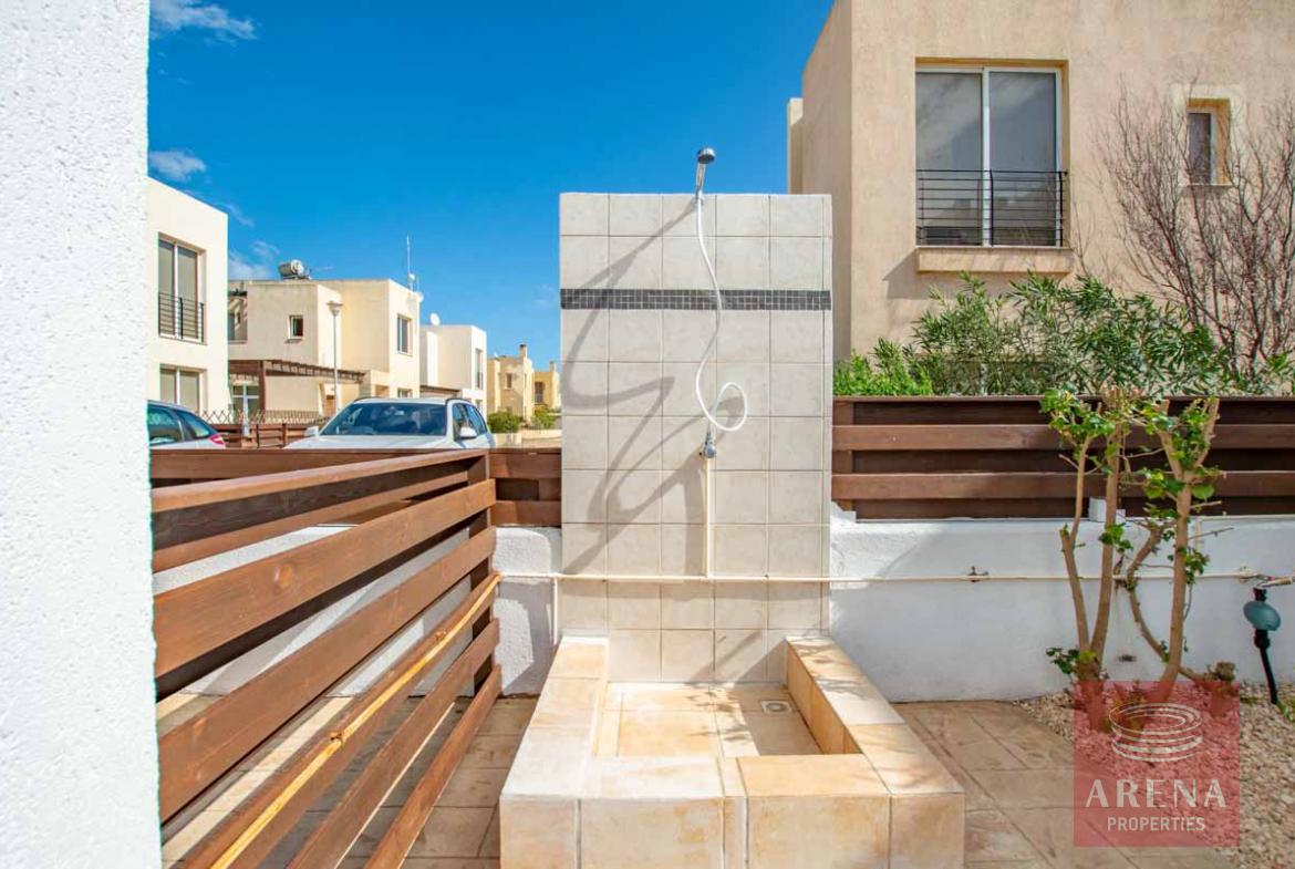 2 bed villa in Ayia Triada - outside shower