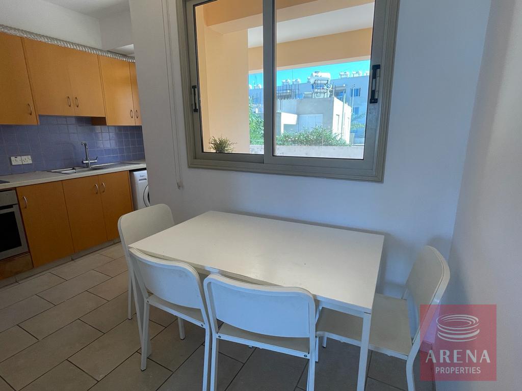 2 Bed Townhouse with Sea Views - dining area