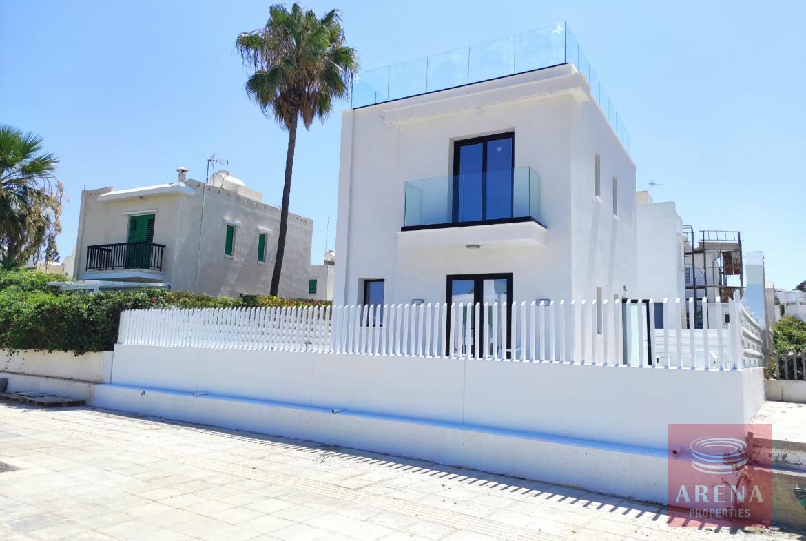 2 bed villa in cape greco
