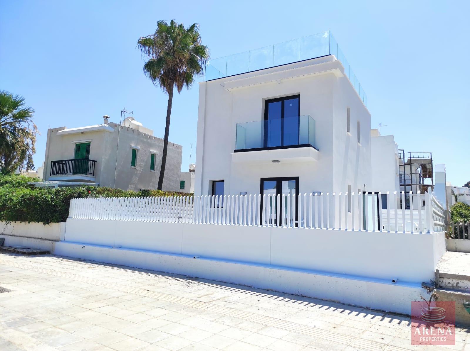2 bed villa in cape greco