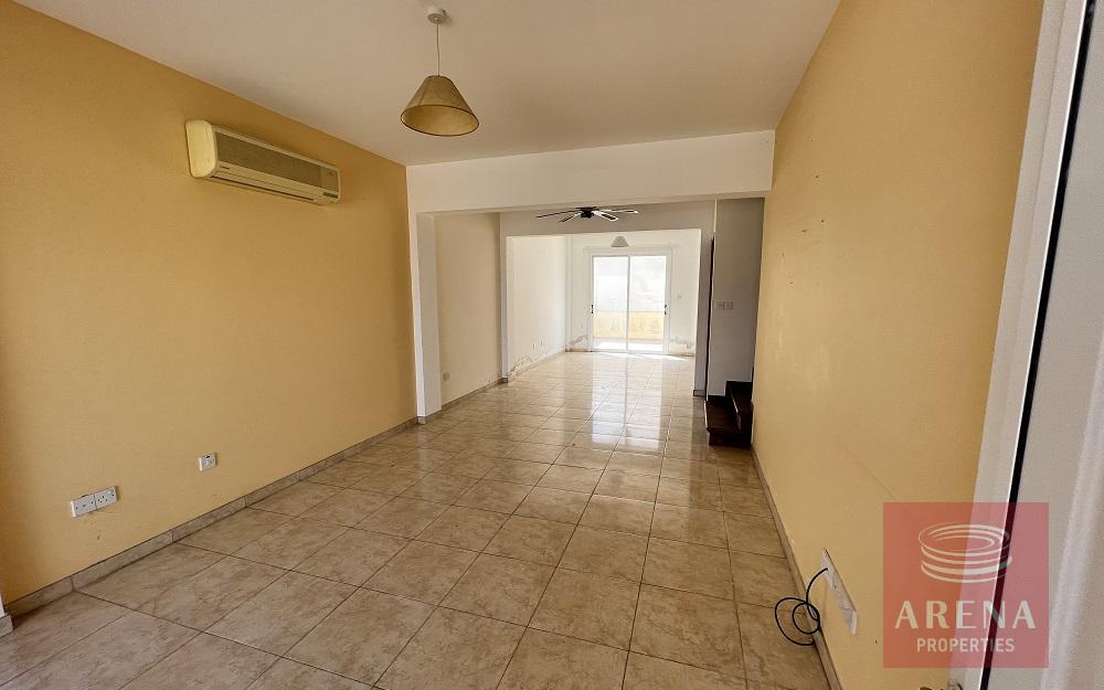 3 BED TOWNHOUSE IN KITI - LIVING AREA