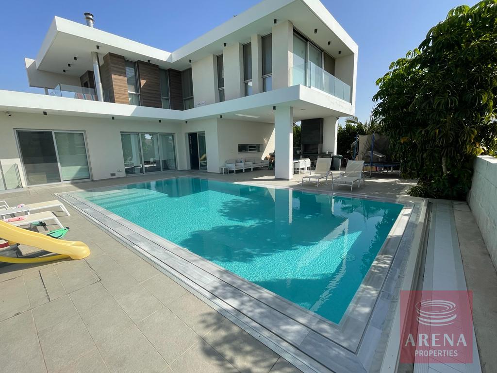 Villa for sale in Dekelia