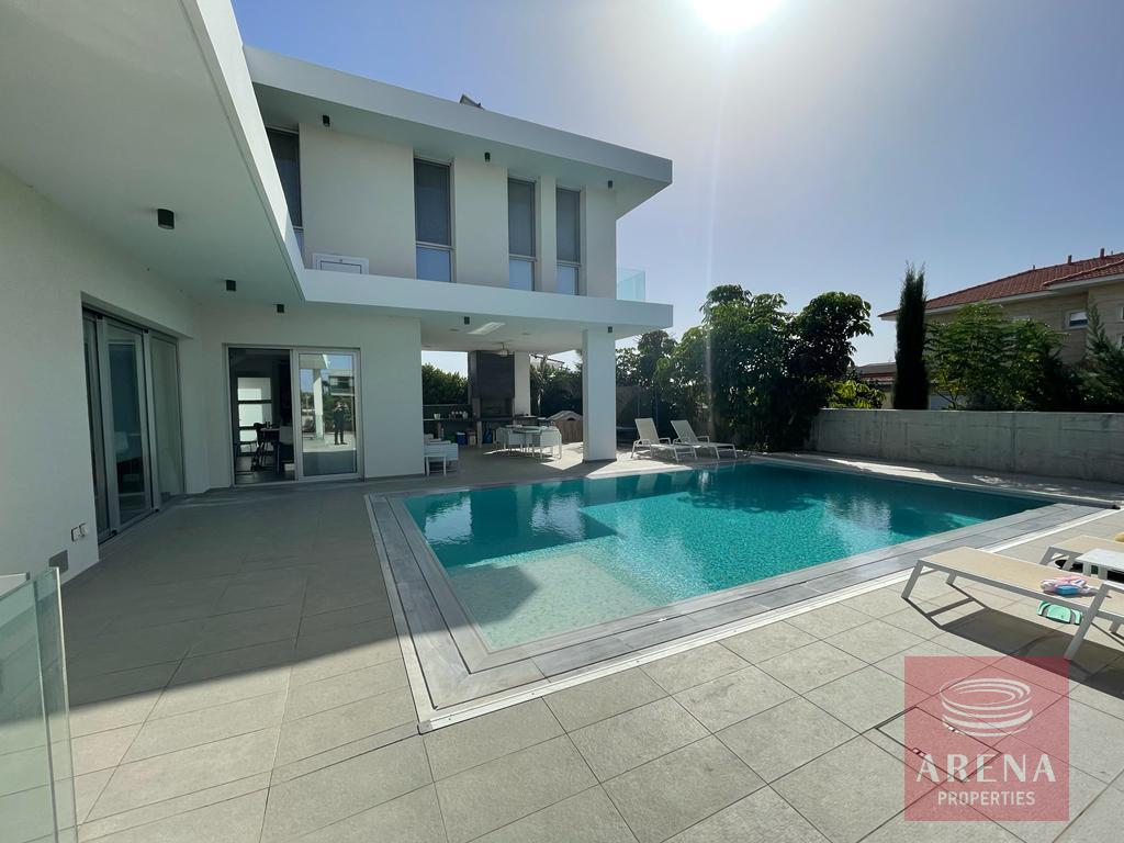 Villa to buy in Larnaca