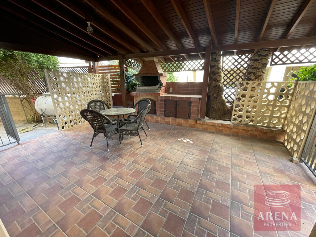 3 bed ground floor apartment in chrysopolitissa