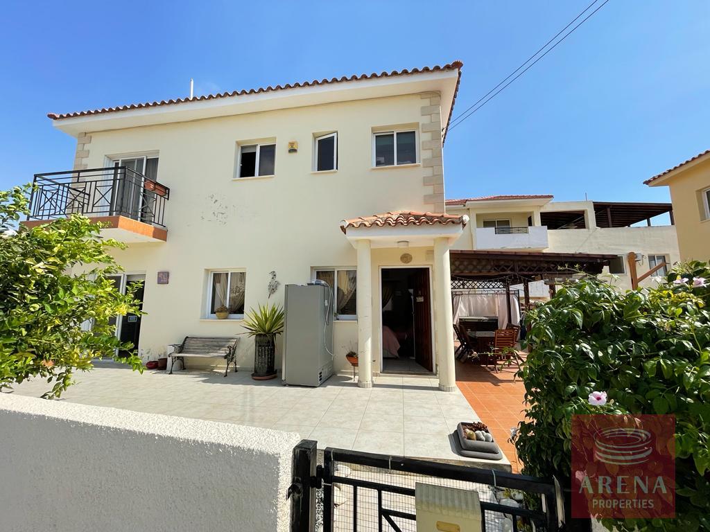 2 bed villa in oroklini to buy