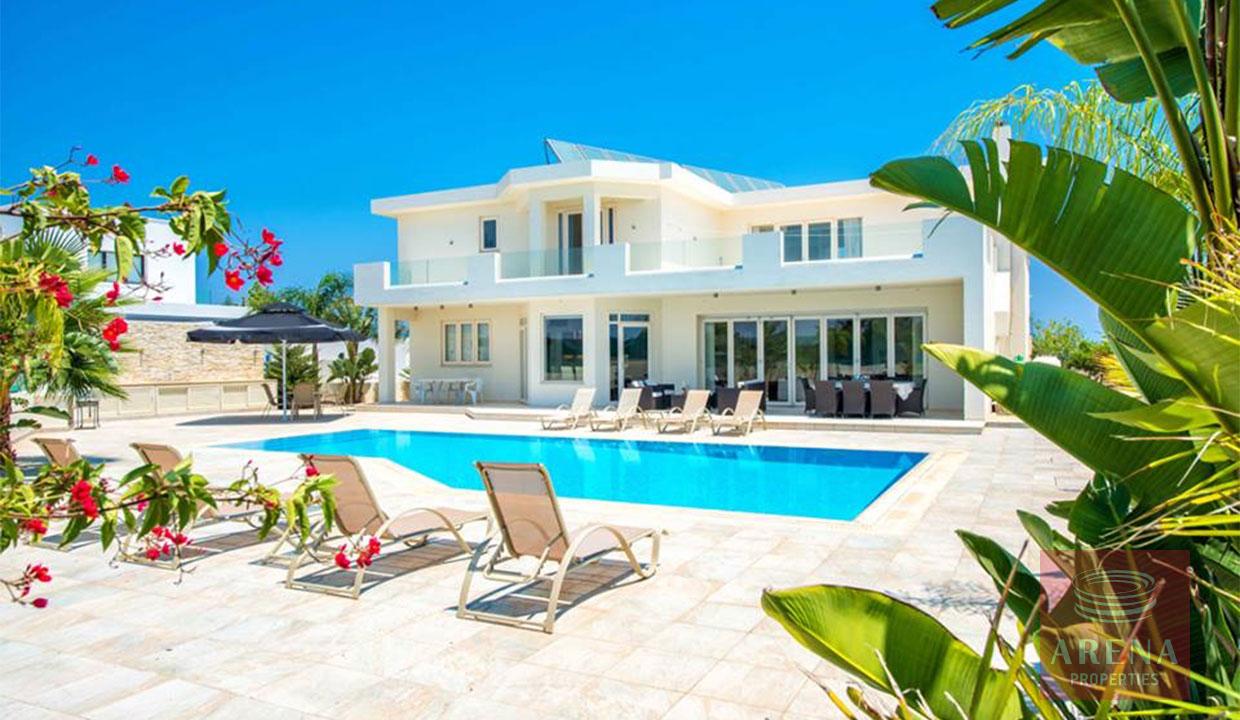 5 BED VILLA FOR SALE IN pROTARAS