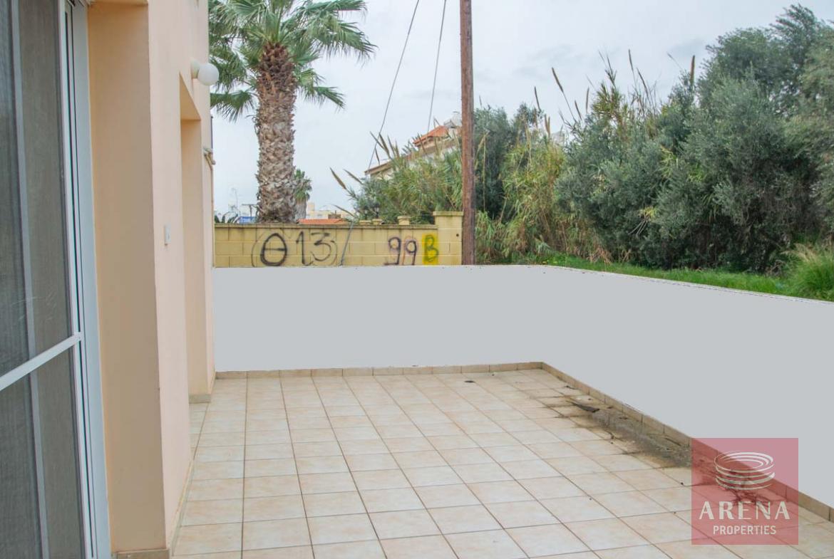 Flat with Deeds in Paralimni - veranda