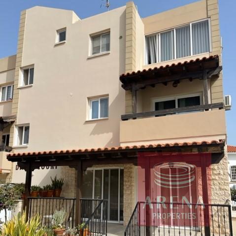 2 bed apt in pernera