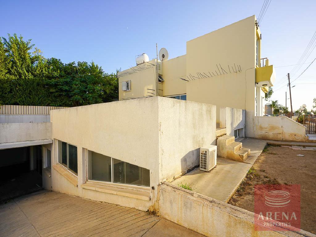 HOUSE IN ARADIPPOU FOR SALE