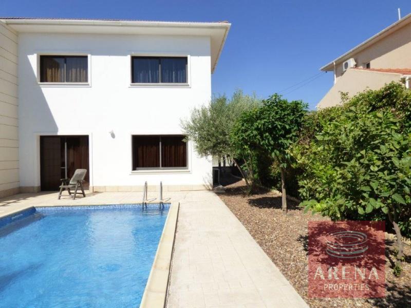 4 bed villa in Oroklini to buy