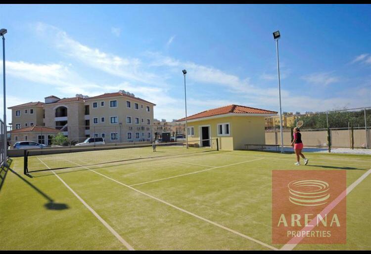 3 bed th for rent - tennis court