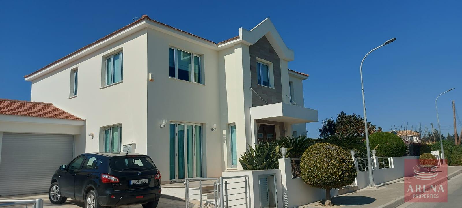 4 bed villa in Oroklini