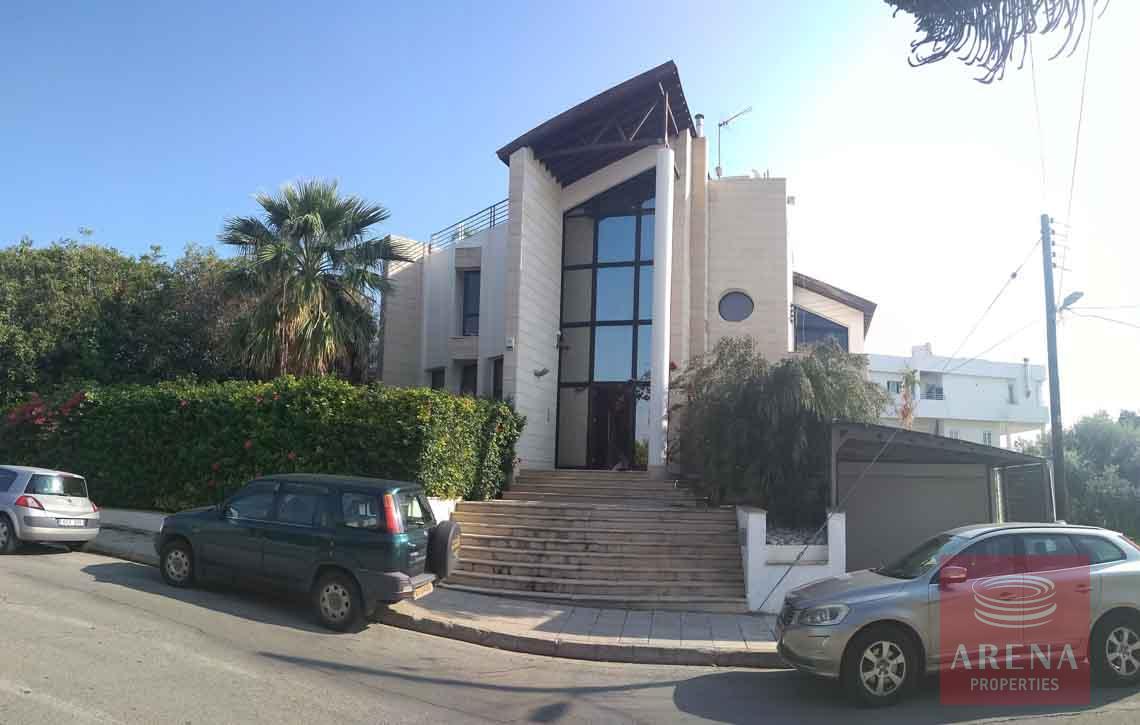 4 bed villa in Larnaca