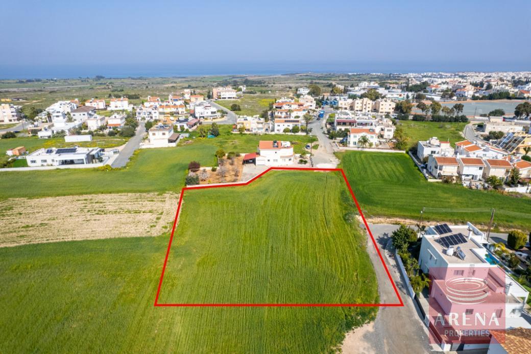 FIELD IN PARALIMNI TO BUY