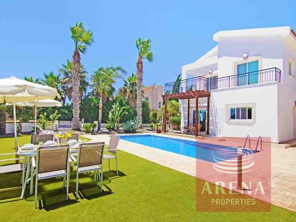 villa for sale in Ayia Thekla