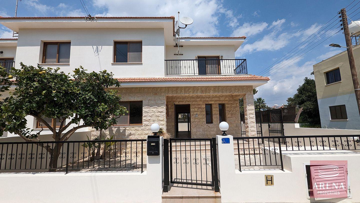 villa in pyla to buy