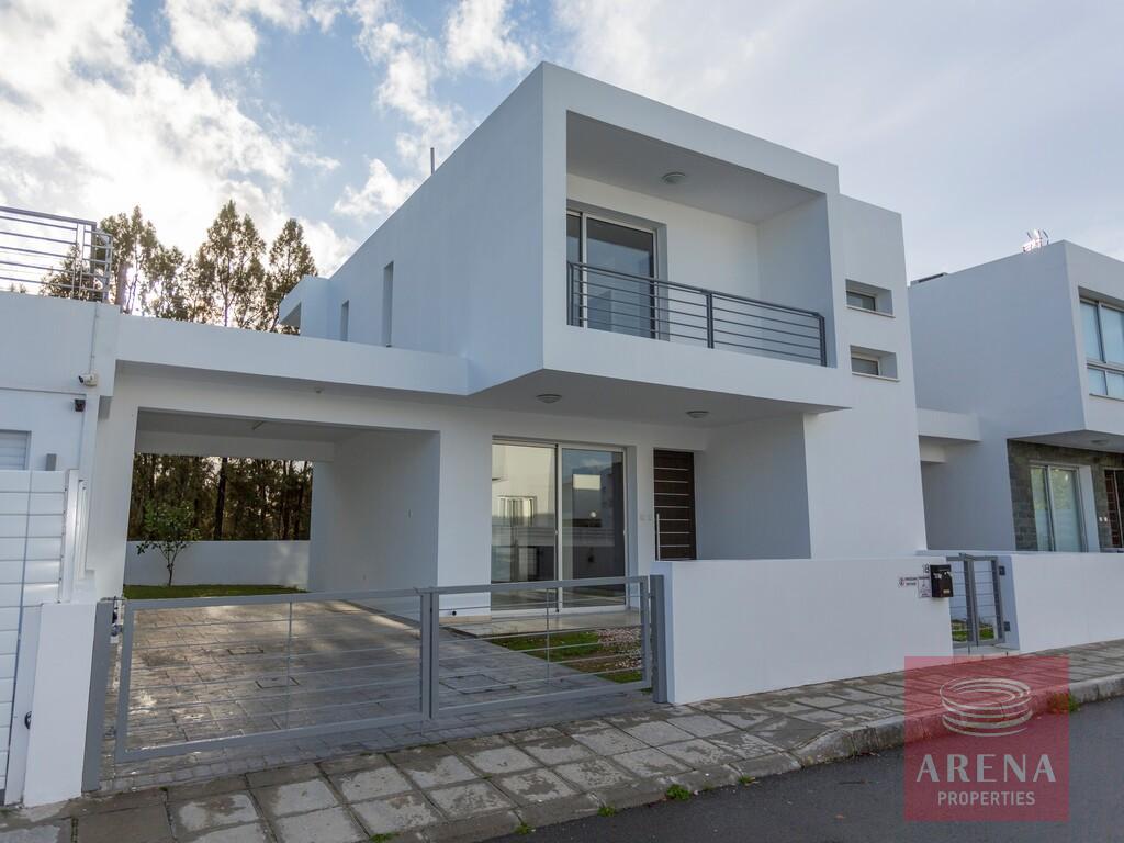 3 bed house in meneou to buy