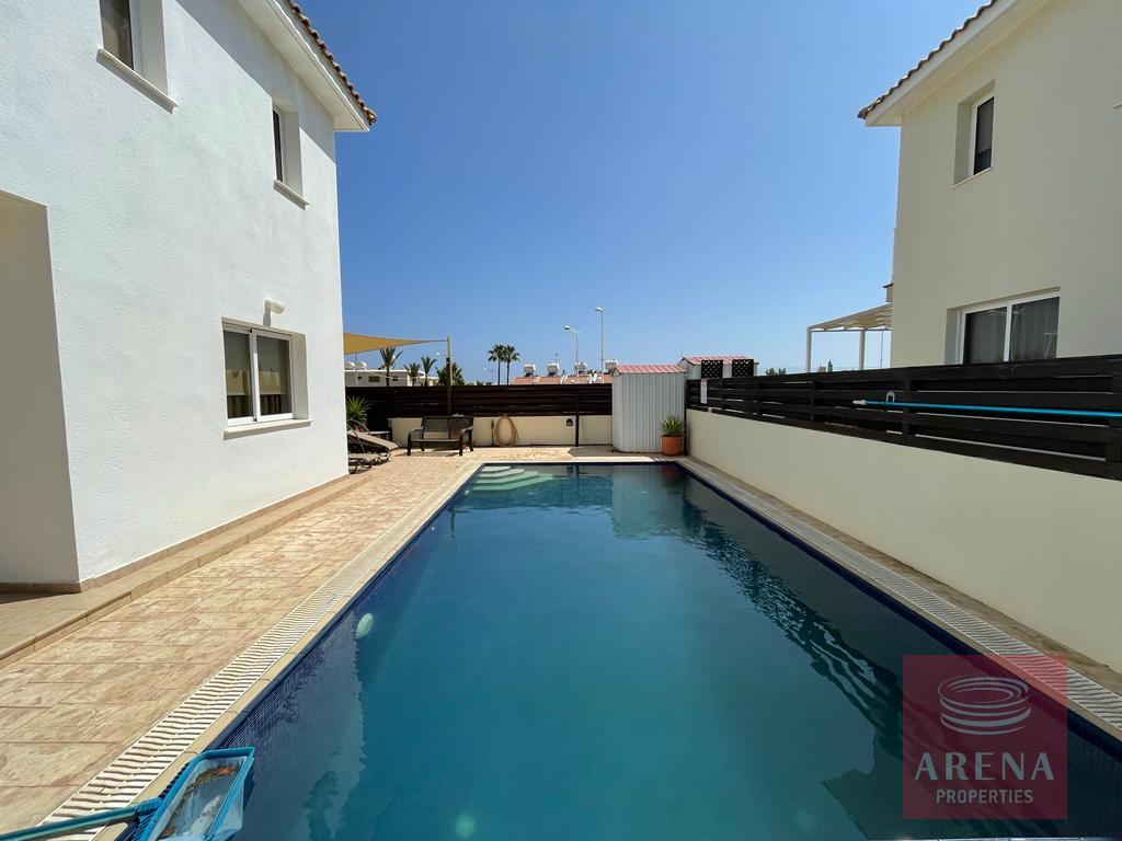 3 bed villa in Protaras - swimming pool