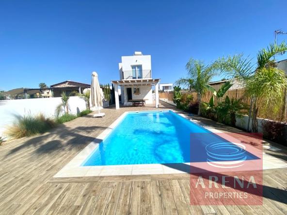 villa for rent in ayia thekla