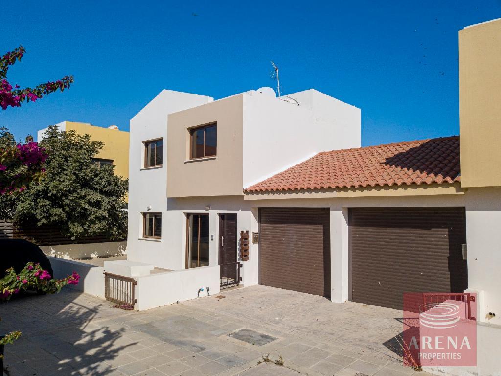3 bed house in pervolia