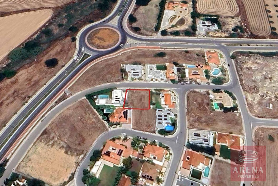 LAND IN STROVOLOS