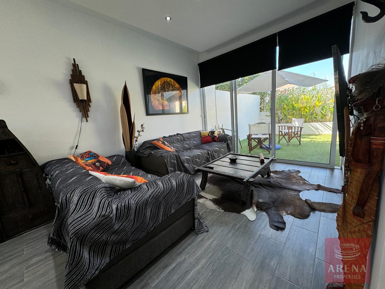 1-2-BED-APT-PARALIMNI-6217-1